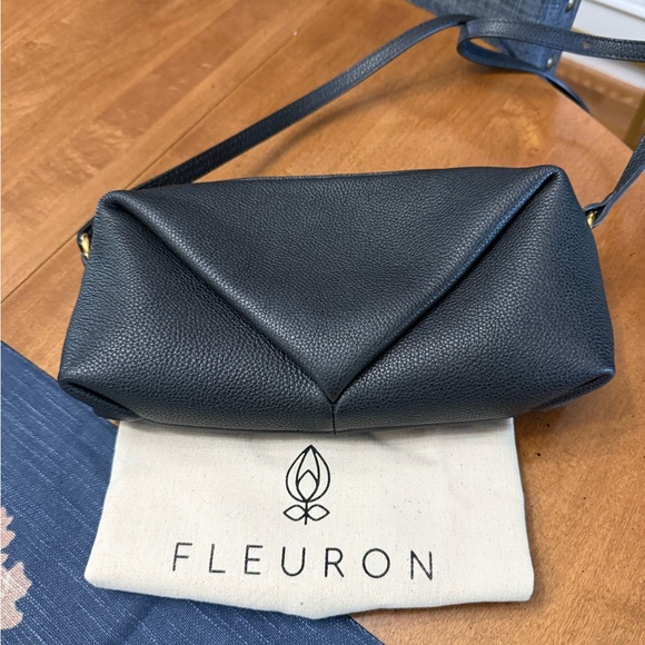 Fleuron Trinity in Noir - Picture 2 of 9